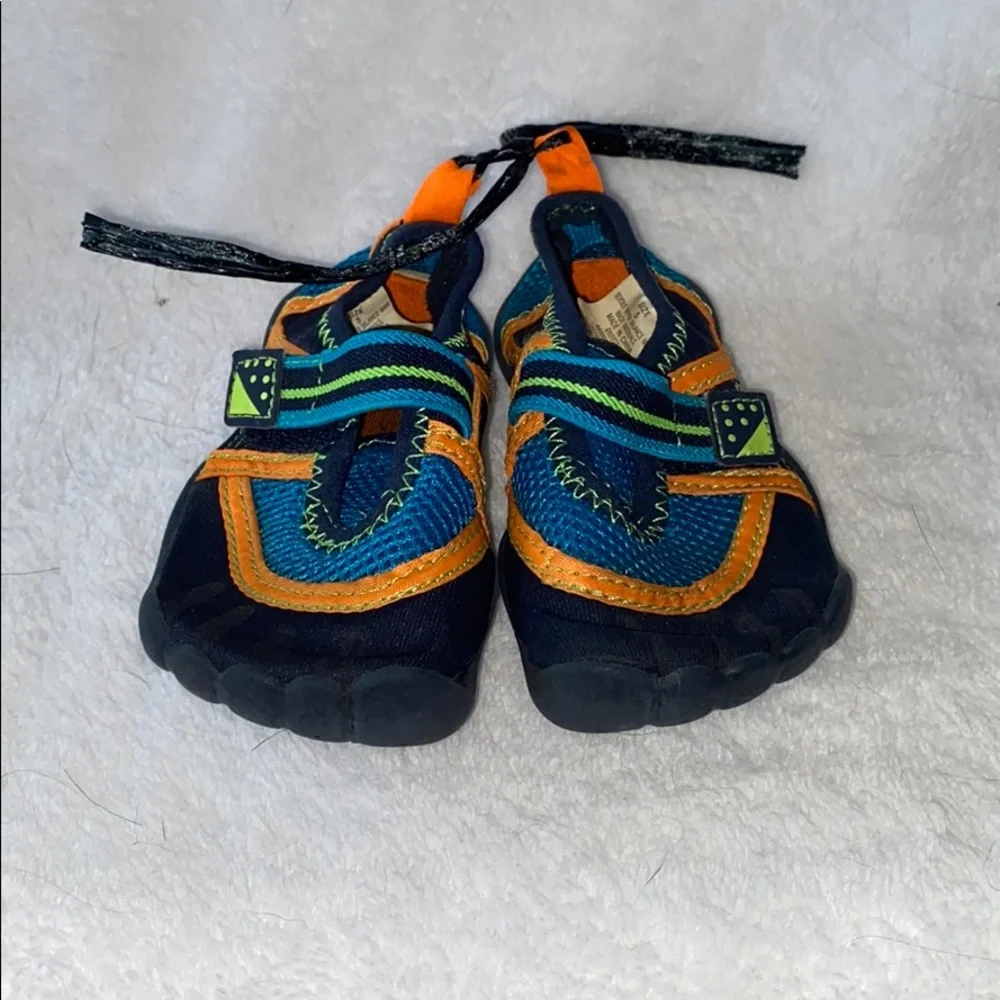 🌟 CHILDREN’s PLACE: Infant Boys- Water shoes- Size 5